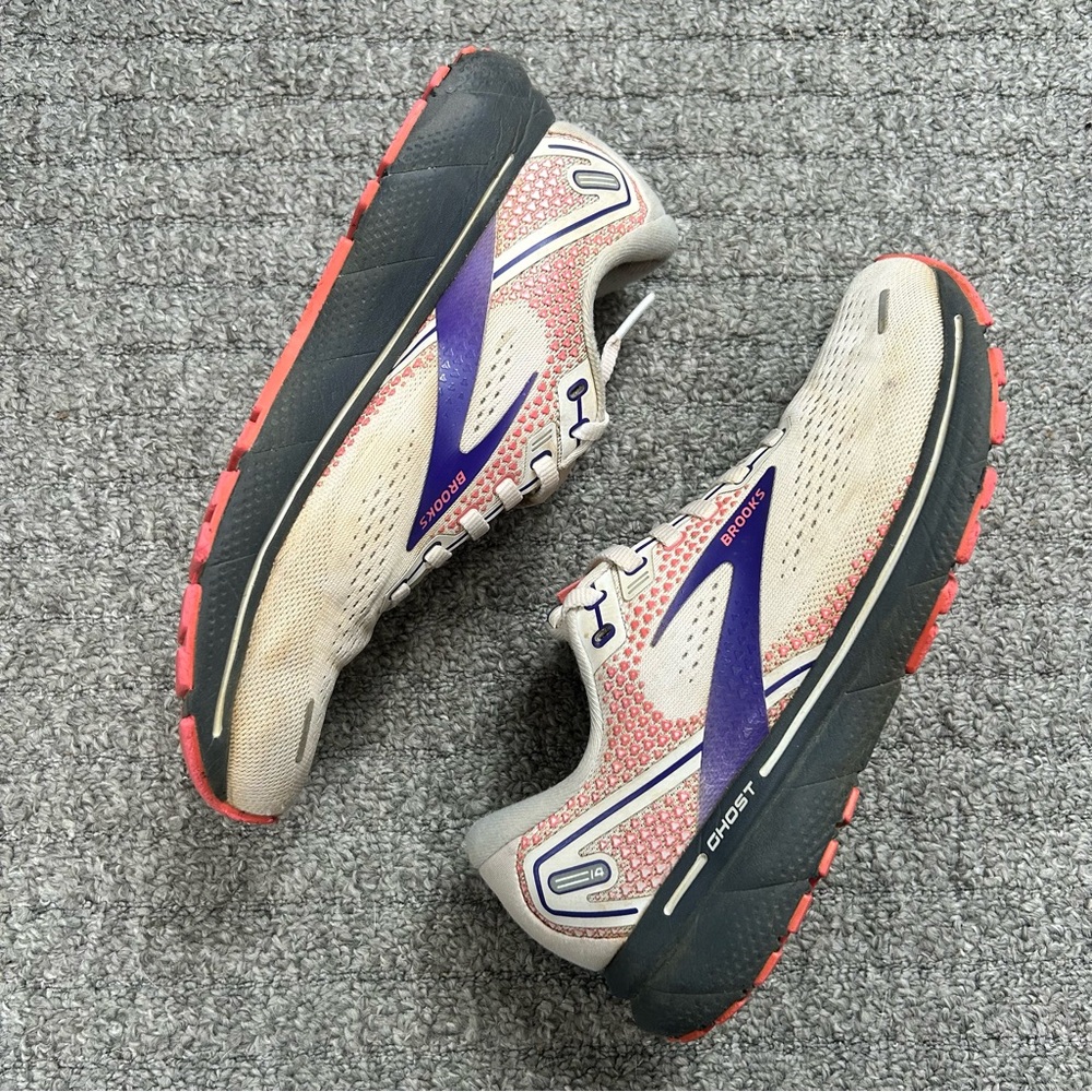Brooks Ghost 14 women’s running shoes size 8.5 cream/grey/white